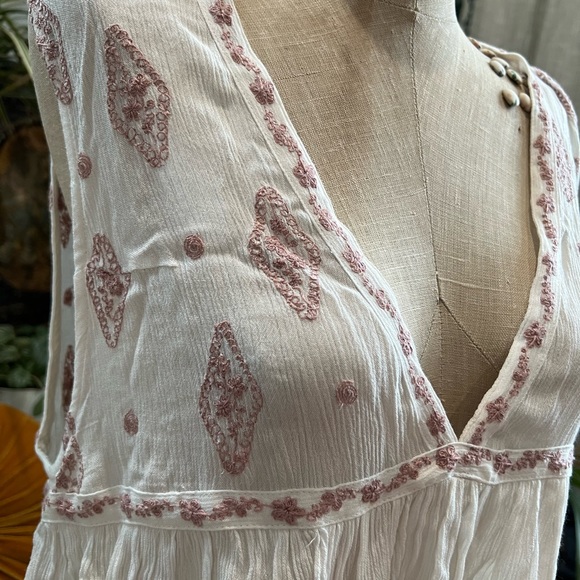 White Embroidered Free People Top - Picture 2 of 4
